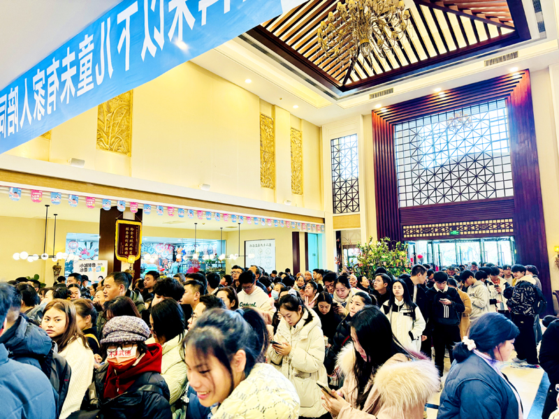 “產(chǎn)業(yè)提檔”為筆“優(yōu)化服務(wù)”為墨 咸寧市繪就以誠(chéng)待客溫情畫(huà)卷